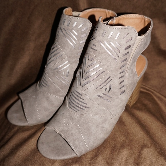 Jellyfish Open Toed Wedged Heels - Picture 3 of 5